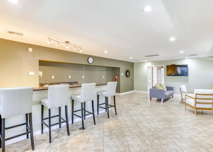 Pool & Hot Tub Access: W/ Patio! Holiday home