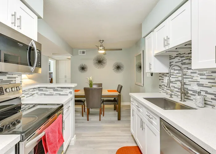 Pool & Hot Tub Access: W/ Patio! Holiday home